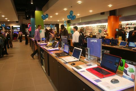 Currys_PC_World_Black_Westfield_Stratford__3_